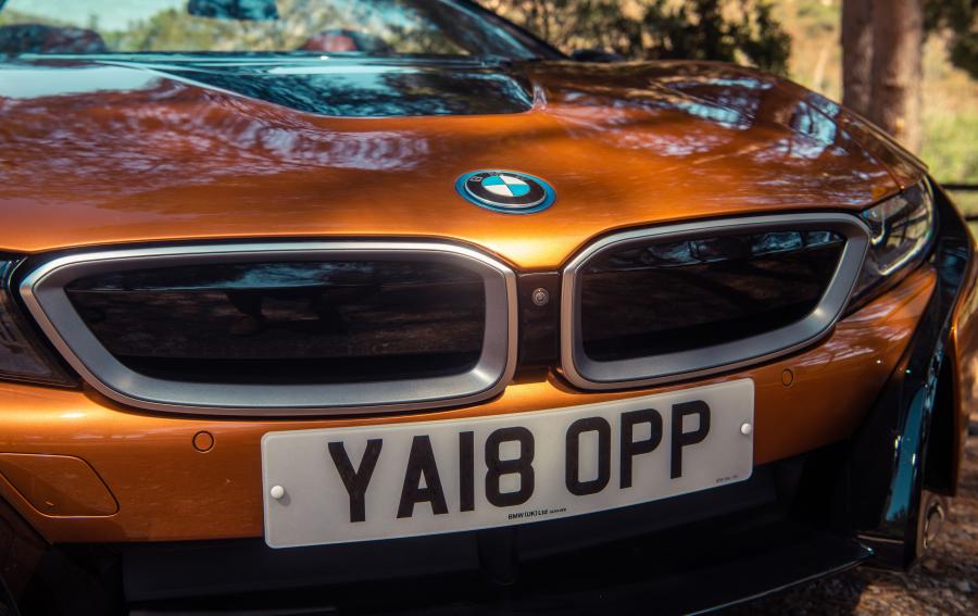 Детали экстерьера BMW i8 Roadster (I15) 2018 года  (UK) (фото 77 из 97)